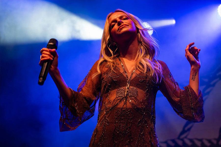 Rising country star Carter Faith headlined Howdy at the Hurd